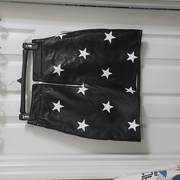 Nasty Gal faux leather star mini skirt - Picture 4 of 4